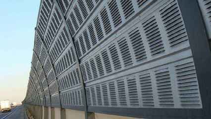 中國高鐵金屬聲屏障涉案專利全部無效